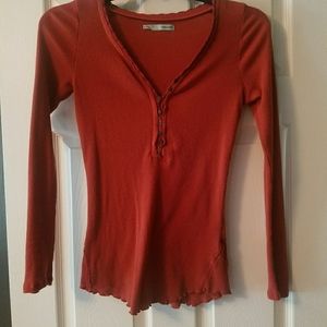 Maurices Women's Rust Colored Henley top